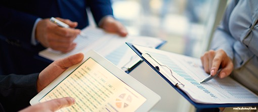 Imagen que contiene tabla, escritorio, cuarto, teclado
Descripción generada automáticamente